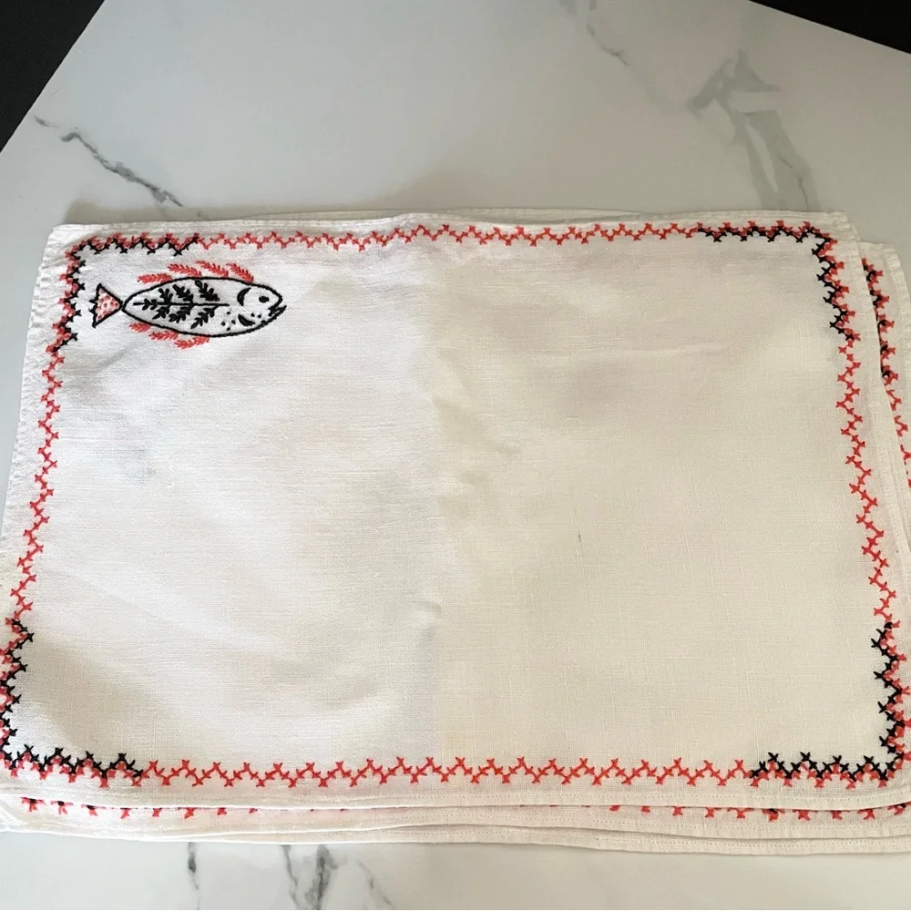 8 Piece SET - Vintage Embroidered Animal Themed Placemats & Napkins